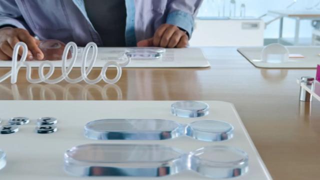 iPhone 17 Pro может получить особую расцветку в стиле Liquid Glass