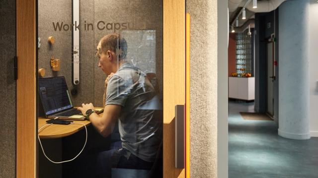 Как пользователи общаются в корпоративных мессенджерах: опрос Hi-Tech Mail и VK WorkSpace