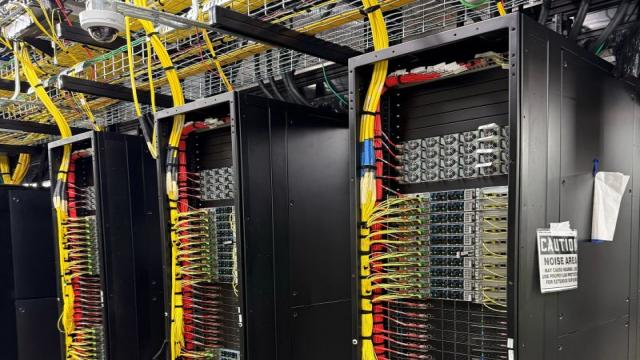 Месячная выручка OpenAI превысила $1 млрд, спрос на вычислительные мощности остаётся ненасытным
