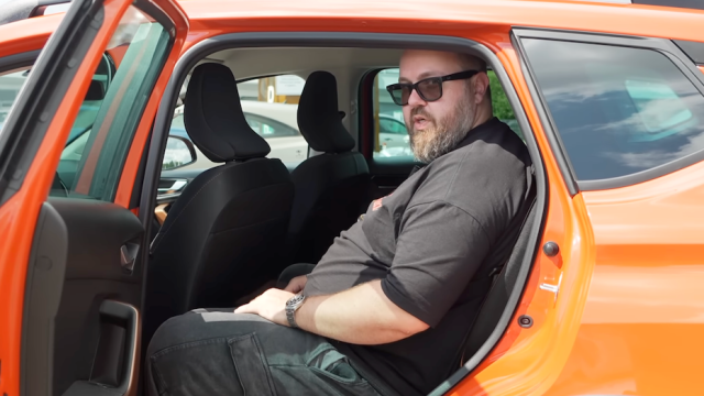 «Ну ёкарный бабай!»: Валентин Wylsacom по достоинству оценил новую Lada Iskra SW Cross