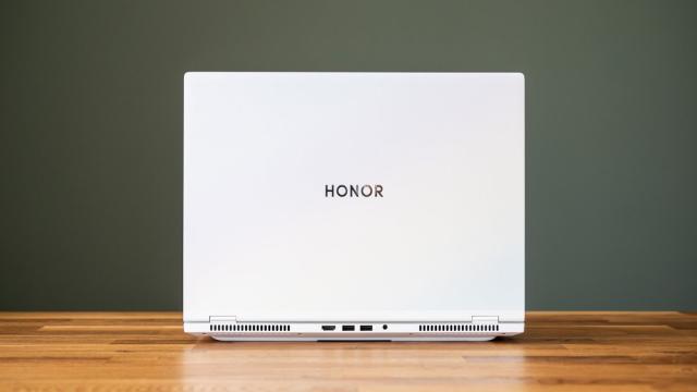 Обзор Honor MagicBook Pro 16 Hunter 2025: игровой ноутбук для жизни