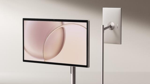 Опережая Apple: Xiaomi выпустила гигантский смарт-экран со встроенным аккумулятором