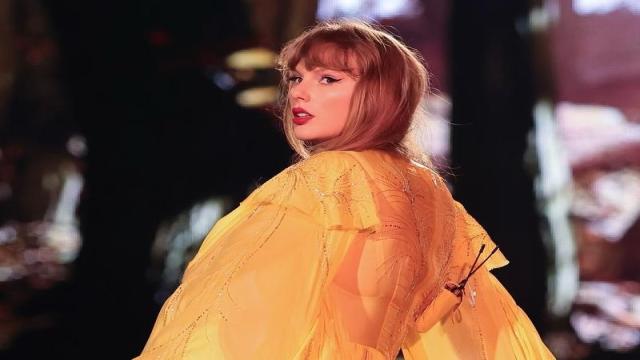 M**a без спроса заполонила свои соцсети ИИ-двойниками Тейлор Свифт, Скарлетт Йоханссон и других знаменитостей