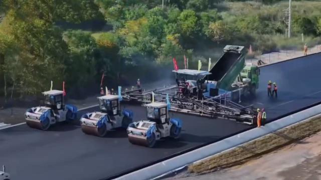 В Австралии уложили первый асфальт из отходов