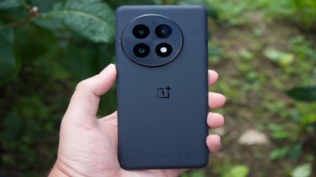 Обзор и личный опыт использования смартфона OnePlus 13: самый недооцененный флагман 2025 года
