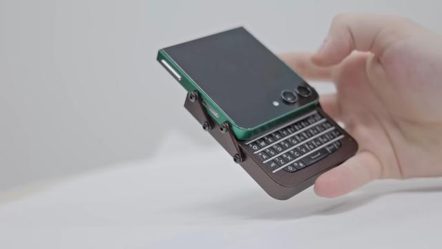 От хлама к хайтеку: из сломанного смартфона собрали эксклюзивный гаджет
