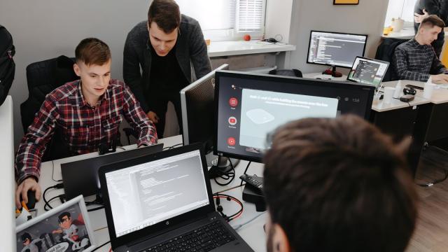 Россияне активнее осваивают гибкие навыки для работы в условиях развития ИИ — исследование