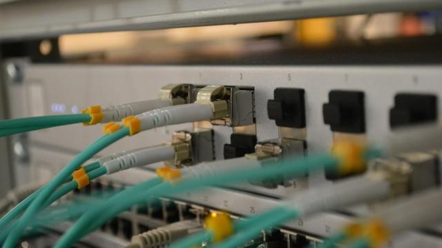 Системные штрафы превысили 90 млн рублей для иностранных IT-платформ за несоблюдение закона