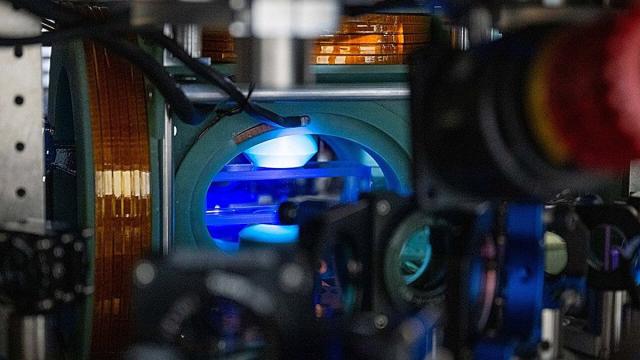 Физики установили рекорд с помощью массива из 6100 кубитов