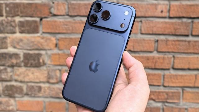 Школьники собрали двигатели в «Артеке», а iPhone 17 подешевел в России: топ новостей 25 сентября