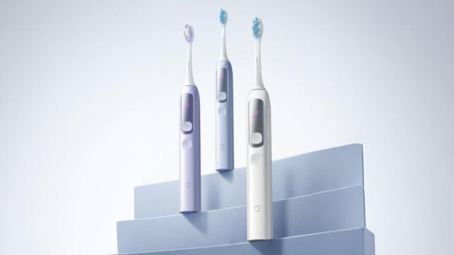 Xiaomi выпустила умную зубную щётку с экраном и автономностью до 180 дней. Стоит копейки