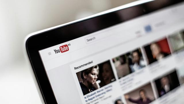 YouTube перестал считать пользователей с блокировщиками рекламы за людей — у блогеров резко упали просмотры