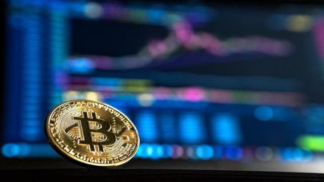 Биткоин рухнул ниже $106 тысяч и потянул за собой другие криптовалюты — инвесторы потеряли сотни миллионов