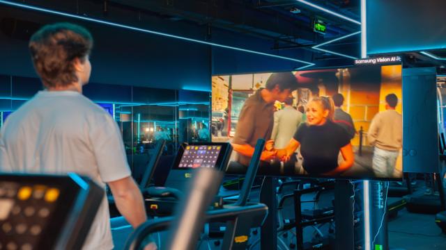 Кино в движении с Galaxystore: как AI-телевизоры Samsung помогают переосмыслить культовую классику
