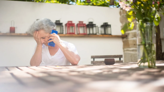 Мошенники из Max лишили пенсионерку квартиры