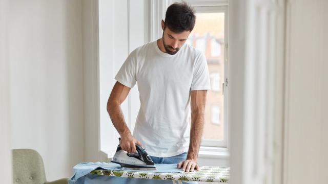 Бюджетные, но мощные: топ-5 утюгов на Ozon, которые не подведут