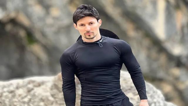 Власти Франции полностью сняли с главы Telegram Павла Дурова запрет на выезд из страны