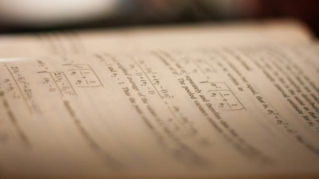 Вы не забыли, как считать в уме? Решите школьный пример без калькулятора