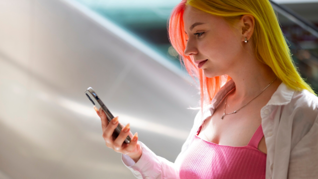 Граждане РФ остаются без связи из-за блокировки SIM-карт