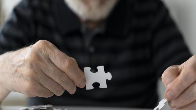 Названа группа людей, имеющая защиту от деменции на 28% выше