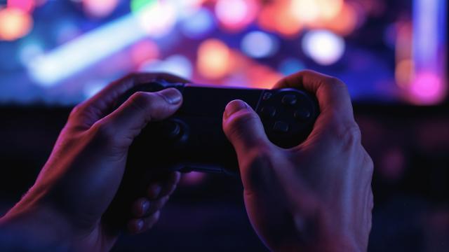 Читерам — штраф или даже уголовка. Российские власти взялись за нечестных геймеров