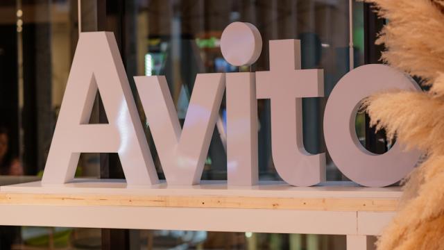 В московском транспорте появились ролики о безопасных покупках в интернете от «Авито»