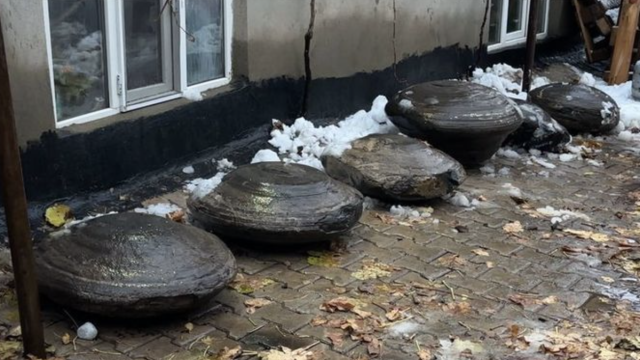 В Турции нашли таинственные круглые камни: они весят по 200 кг