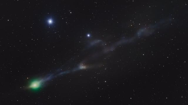 Как ракетный двигатель: межзвездный объект 3I/ATLAS месяц подряд извергал газовую струю