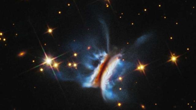 Телескоп «Хаббл» попробовал на вкус «сэндвич Дракулы»