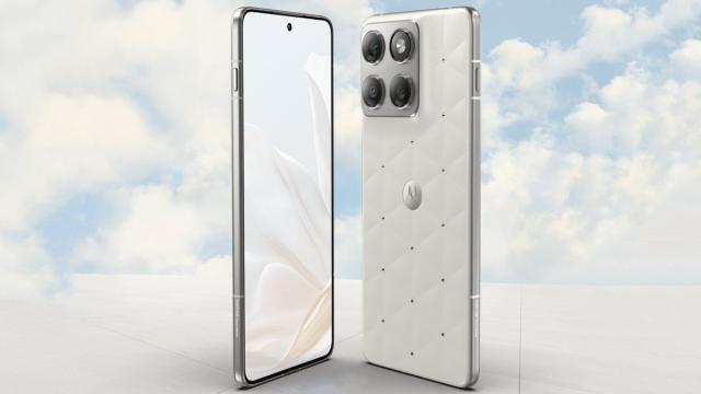 Motorola показала смартфон с кристаллами Swarovski в цвете года Pantone
