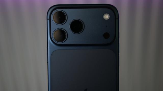 Apple тестирует сменный объектив для iPhone: подробности