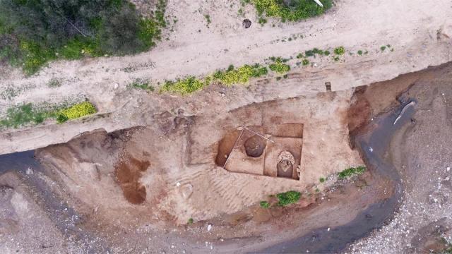 Археологи нашли одну из ранних гробниц бронзового века с ложными дверями