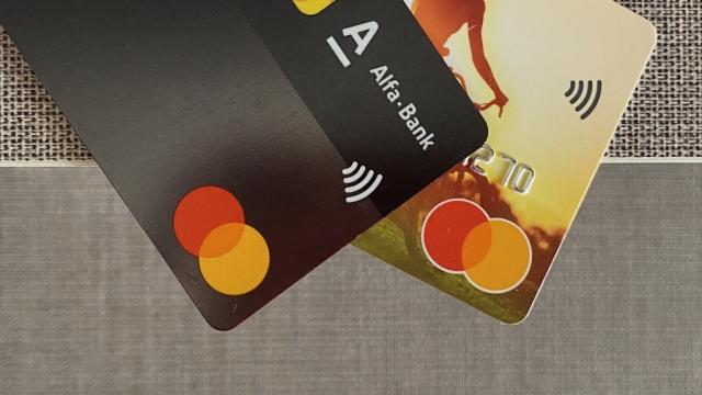 Жители РФ нашли отличную замену банковским картам и активно переходят на нее