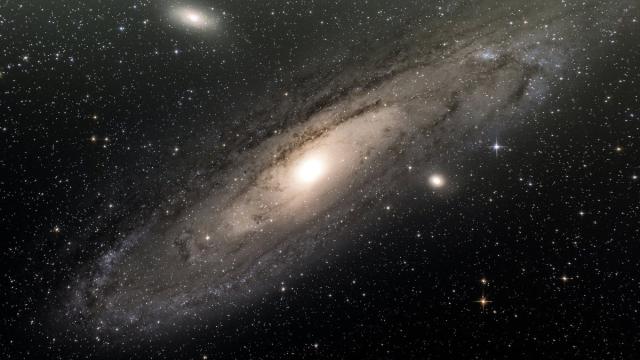 Как будто Млечного Пути нет: странное поведение соседних галактик