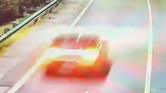 Китайский седан наплевал на педаль тормоза и проехал почти 500 км, пока не кончился бензин