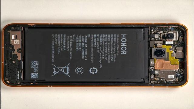 Копия iPhone 17 Pro от Honor шокировала пользователей — такого никто не ожидал