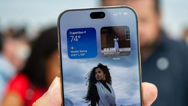 Кусочек настоящего iPhone 18 Pro показали на фото. Он вообще не похож на то, что нам обещали