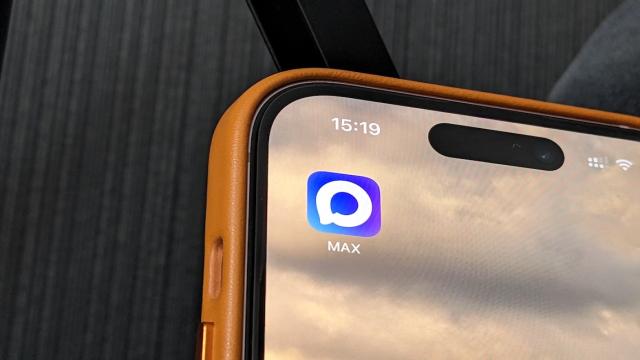 Множеству жителей РФ придется установить мессенджер MAX из-за нового закона