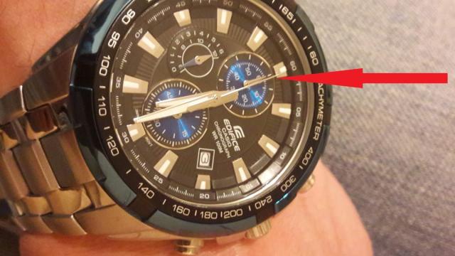 Почему на некоторых наручных часах секундная стрелка не двигается