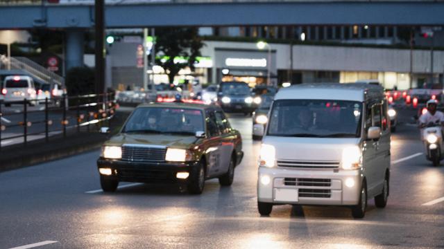 Продавцы резко взвинтили цены на маломощные иномарки