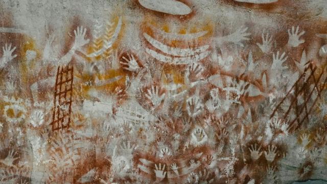 Руки предков: найдены древнейшие наскальные изображения