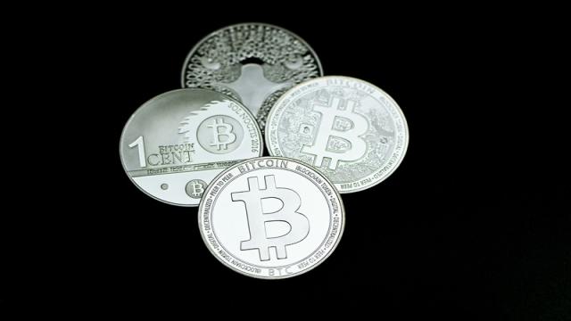 Хакер, приговорённый к пяти годам тюрьмы за кражу 120 тыс. биткоинов, досрочно вышел на свободу благодаря Трампу