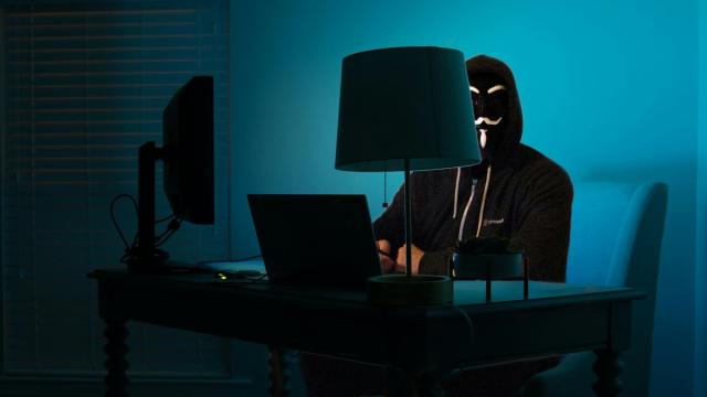 Хакеры украли данные 17 млн пользователей Instagram*