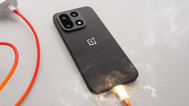 Android-смартфоны будут чаще взрываться? Самый популярный блогер раскрыл страшную тайну о новых батареях