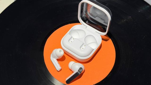 Анонс Samsung Galaxy Buds4 и Galaxy Buds4 Pro: беспроводные наушники в новом дизайне