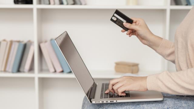 Банки начали блокировать карты за крупные покупки в интернете