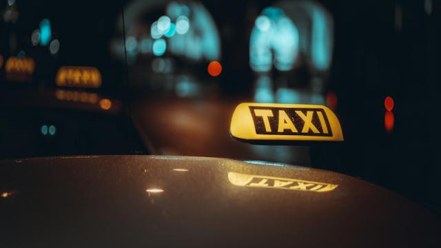 «Бомбилы» вернулись: москвичи нашли альтернативу дорогому такси