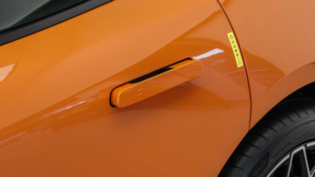 В Китае запретили скрытые ручки в автомобилях