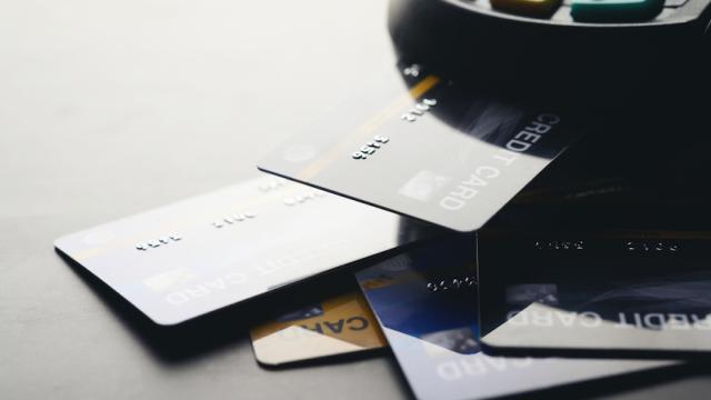 В России выведут из оборота устаревшие карты Visa и Mastercard