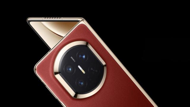 В России стартовали продажи Huawei Mate X7 и Huawei FreeClip 2